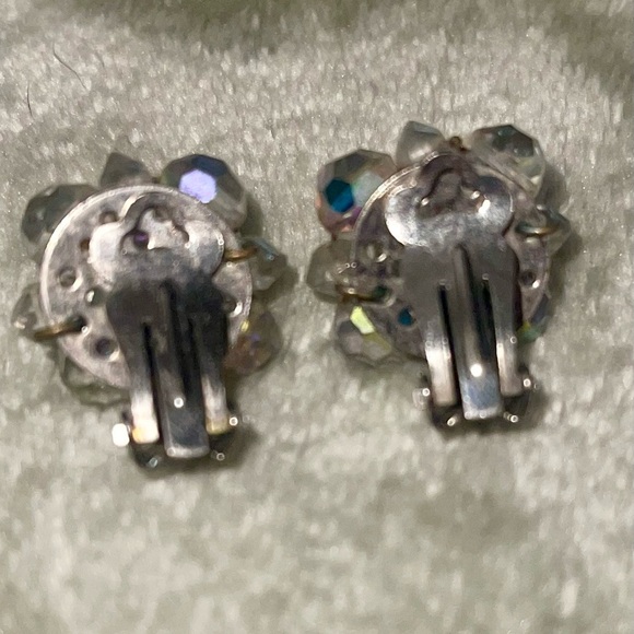 Vintage Aurora Borealis crystal faceted clip on earrings - Picture 3 of 3